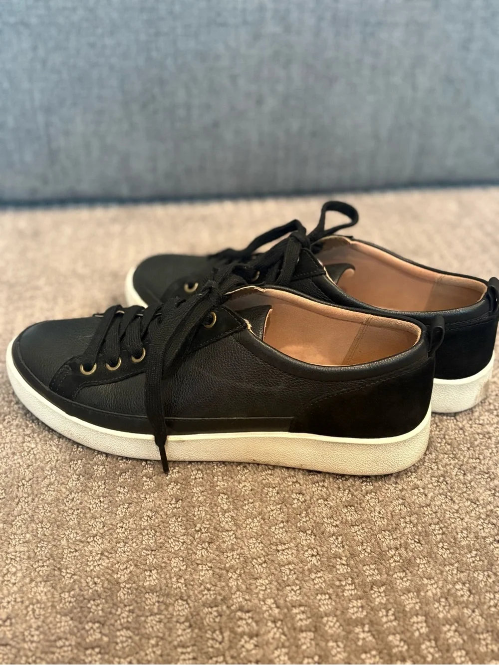 Vionic Winny black leather sneakers with white sole size 8
